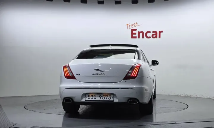 Jaguar XJ