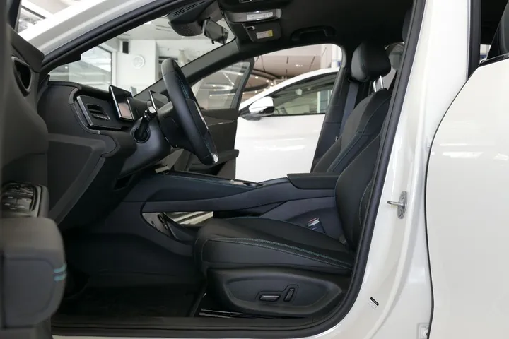 BYD SEAL 6
