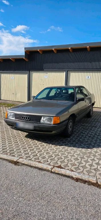 Audi 100