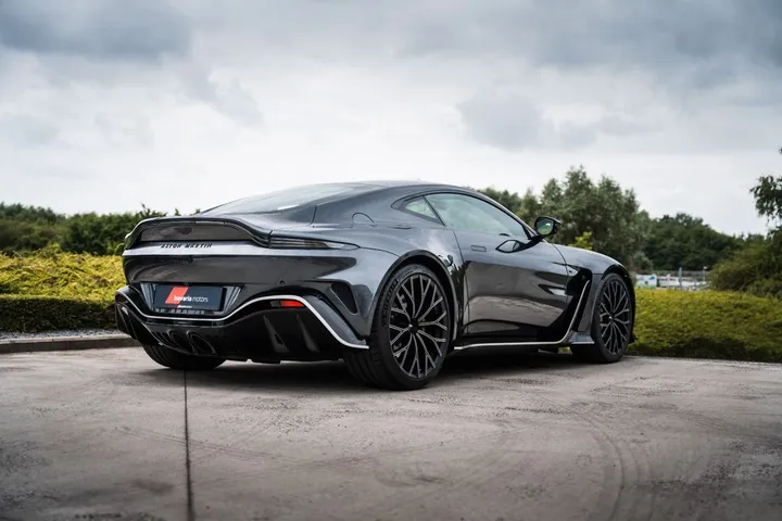 Aston Martin V12 Vantage
