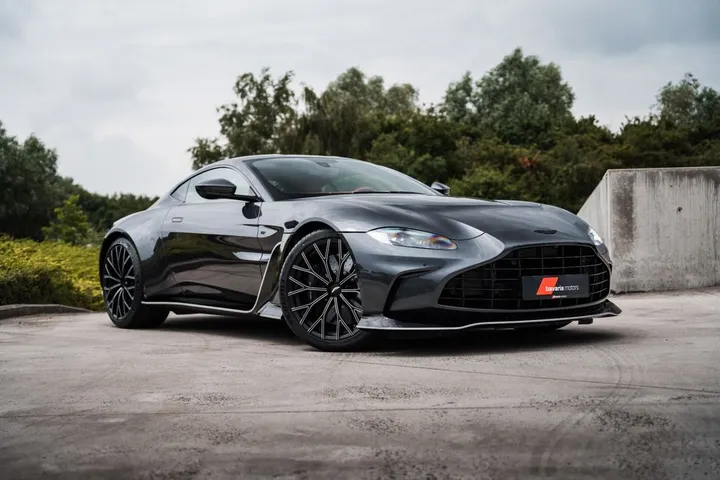 Aston Martin V12 Vantage