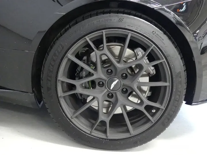 Astonmartin DB11