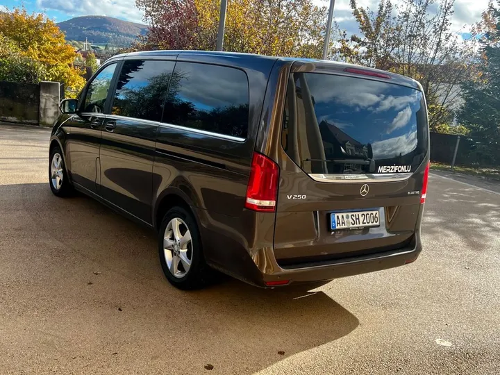 Mercedes-Benz V 250