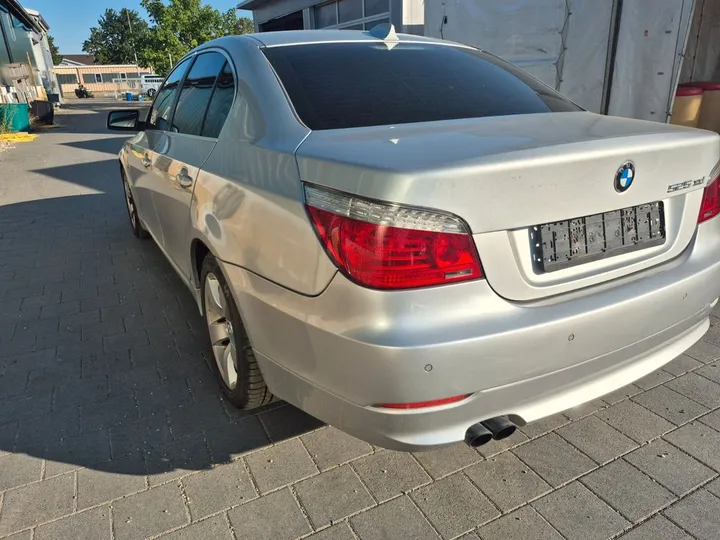 BMW 525