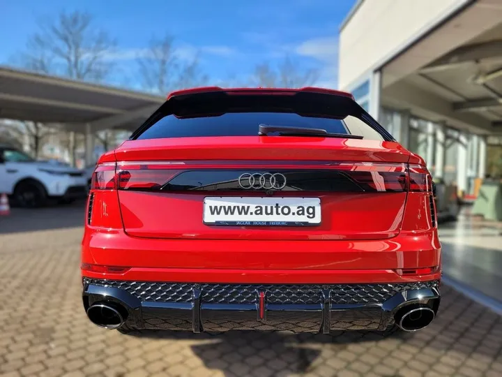 Audi RSQ8
