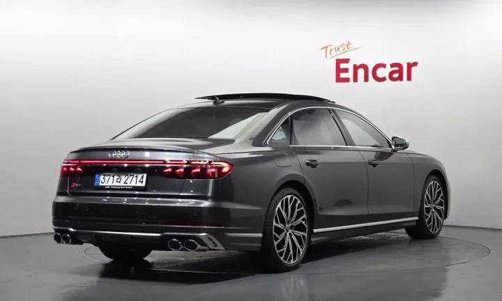 Audi S8