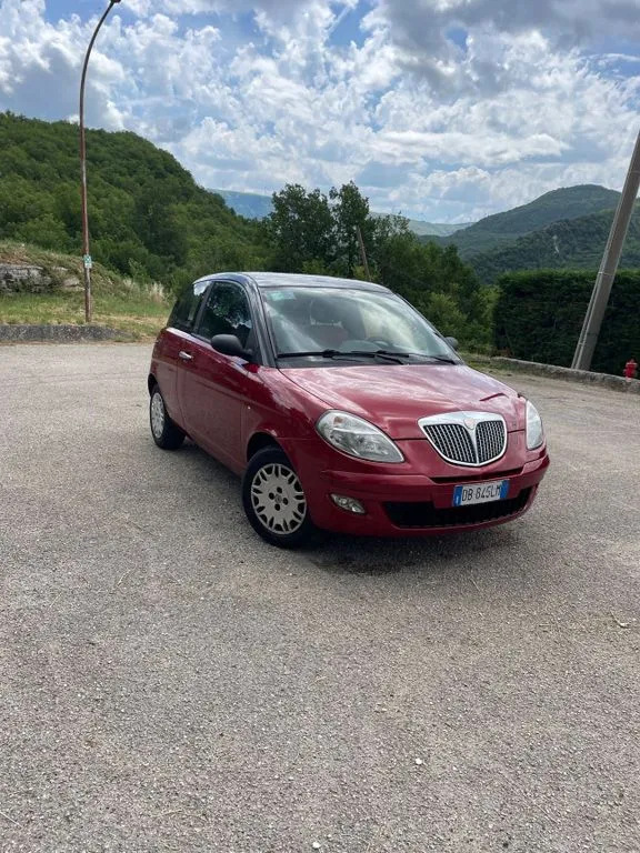 Lancia Ypsilon