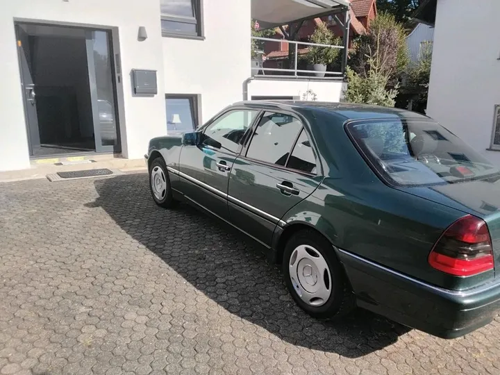 Mercedes-Benz C 180