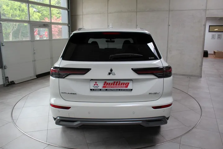 Mitsubishi Plug-in Hybrid Outlander