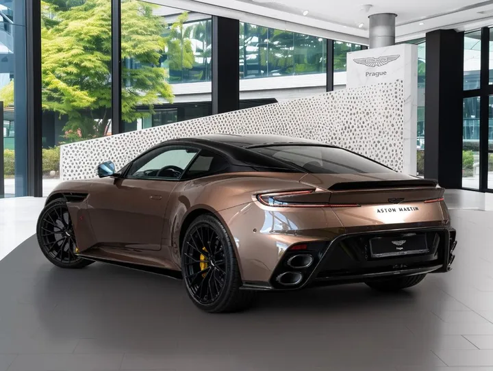 Aston Martin DB12