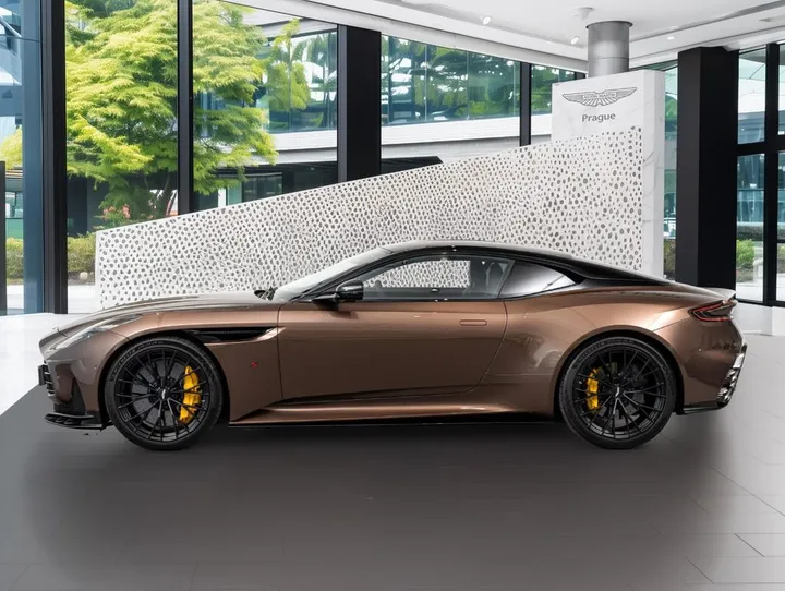 Aston Martin DB12