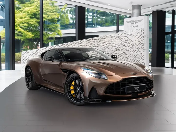 Aston Martin DB12