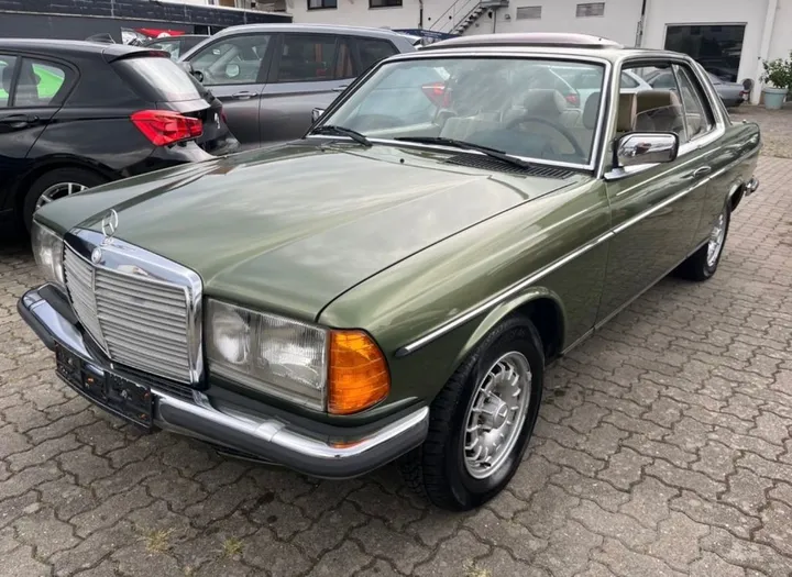Mercedes-Benz 230