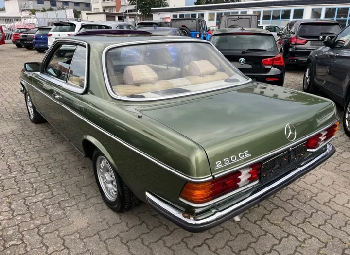 Mercedes-Benz 230