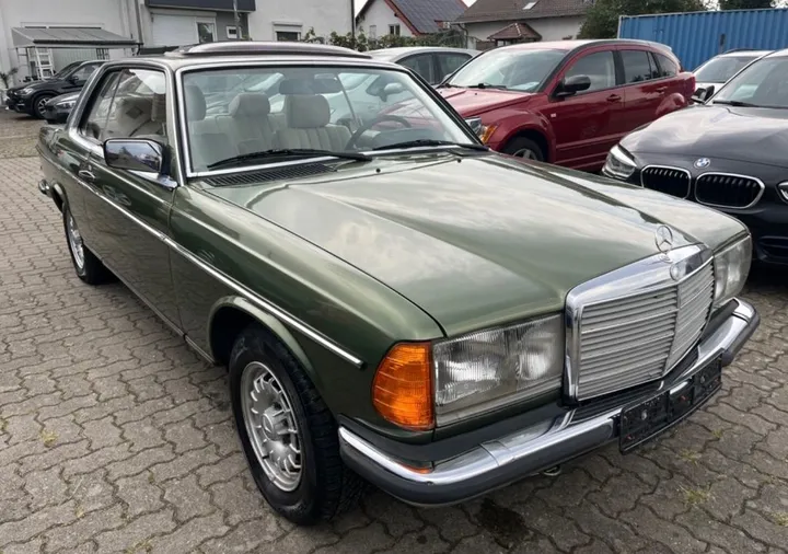 Mercedes-Benz 230