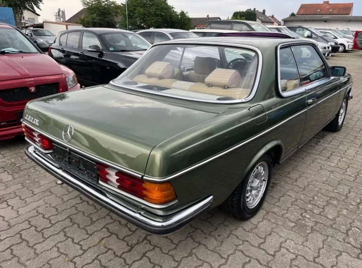 Mercedes-Benz 230