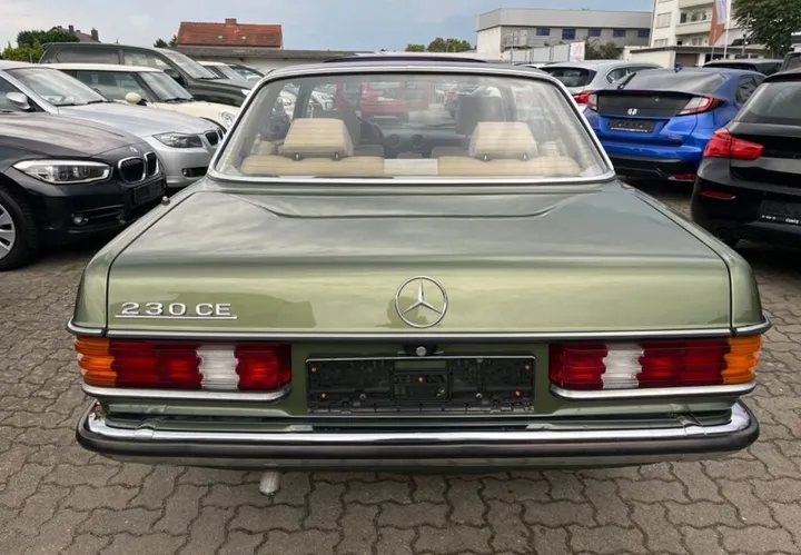 Mercedes-Benz 230