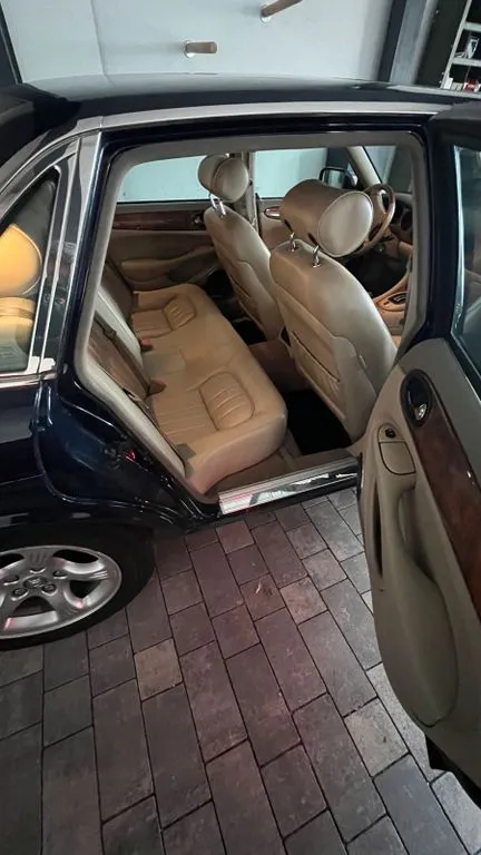 Jaguar XJ8