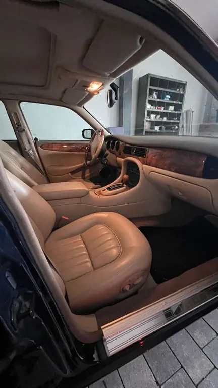 Jaguar XJ8
