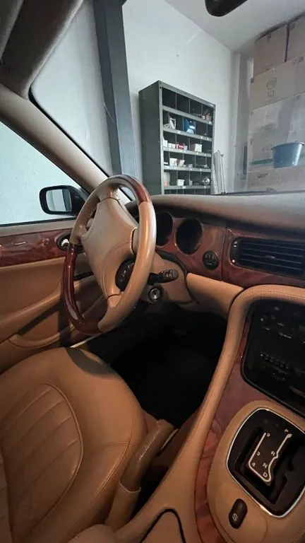 Jaguar XJ8