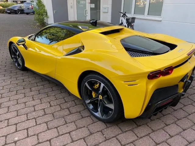 Ferrari SF90