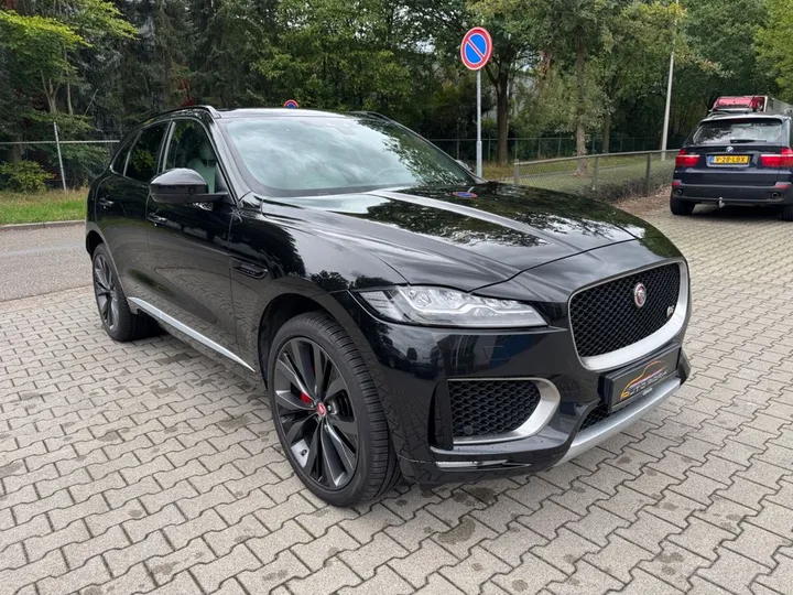 Jaguar F-Pace