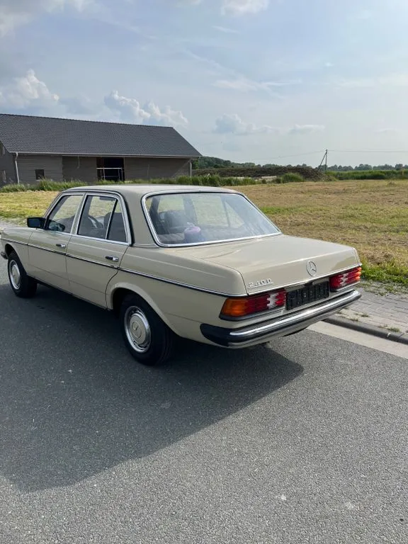 Mercedes-Benz 240