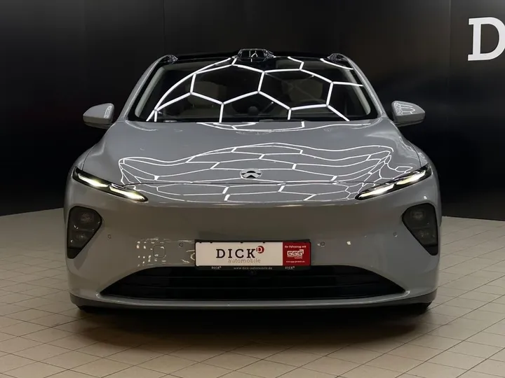 NIO ET7