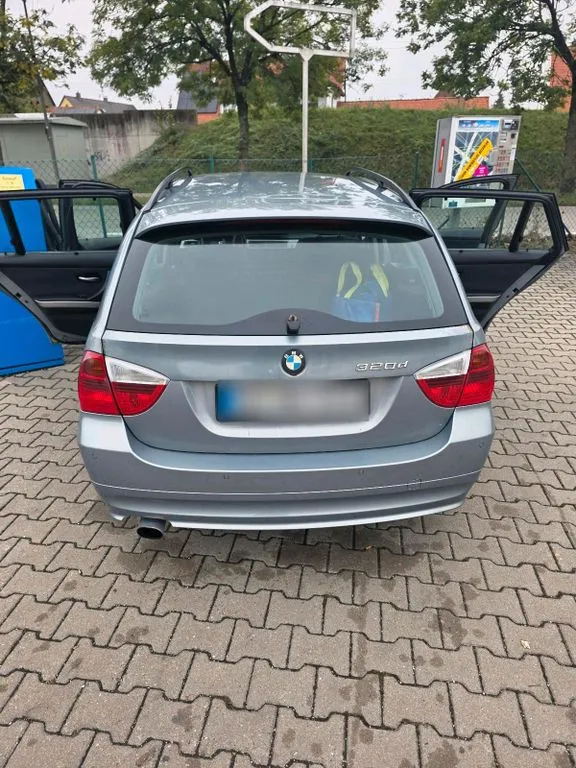 BMW 320