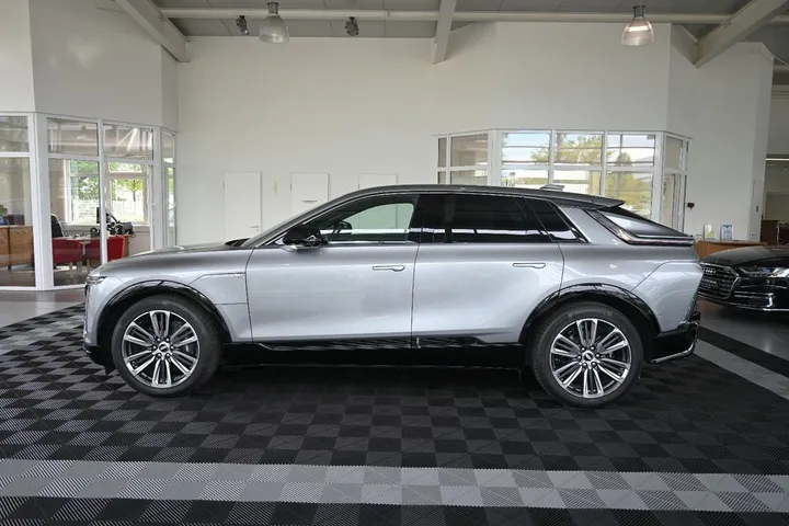 Cadillac LYRIQ