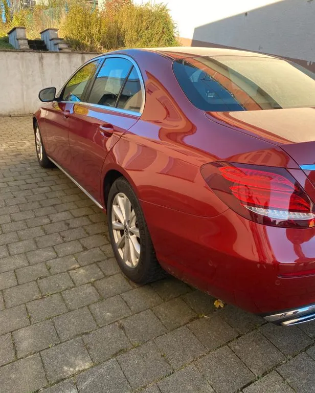 Mercedes-Benz E 220