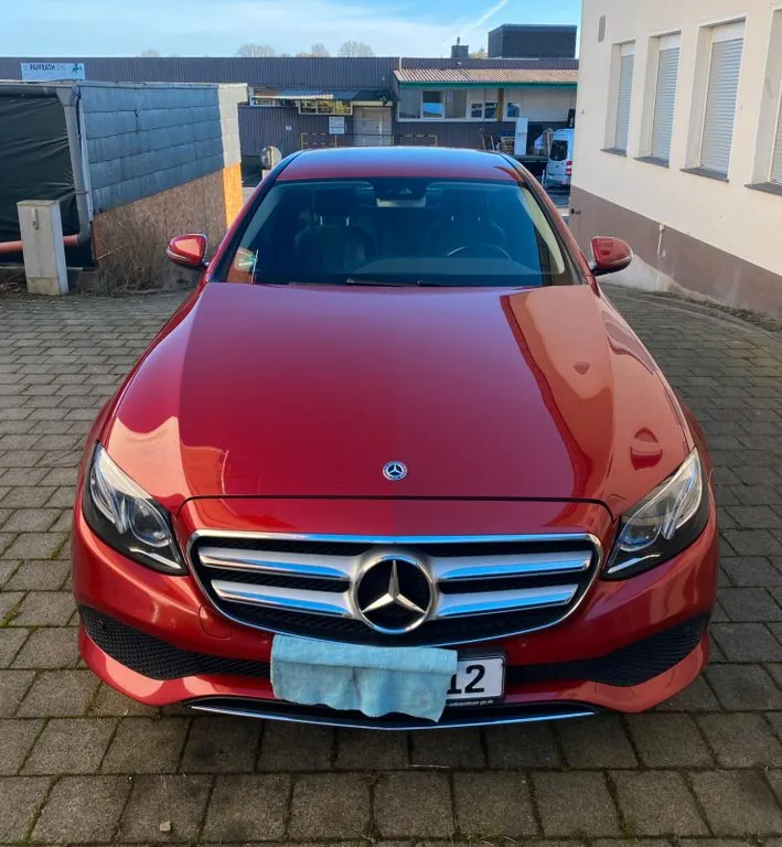 Mercedes-Benz E 220