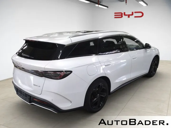 BYD SEAL 6
