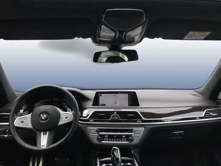 BMW 745