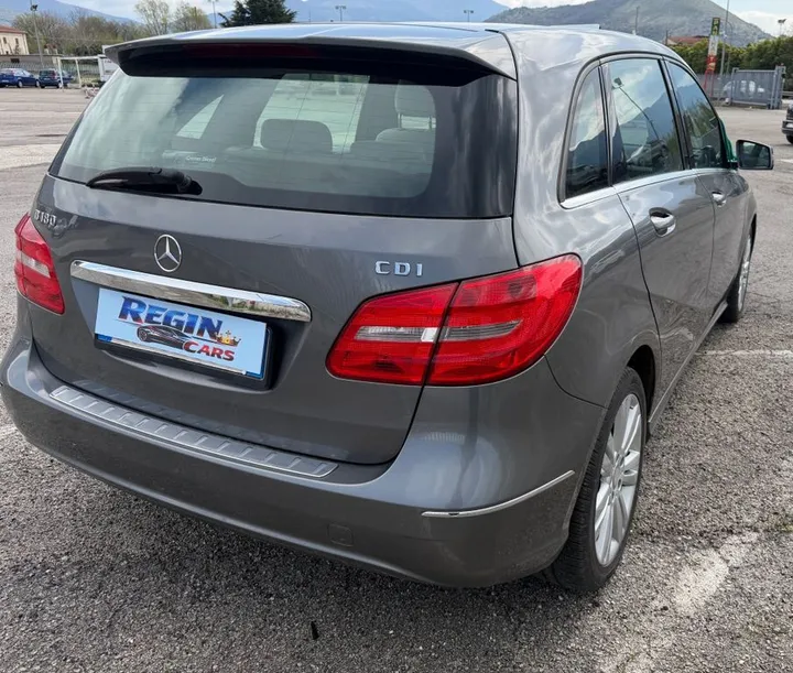 Mercedes-Benz B 180
