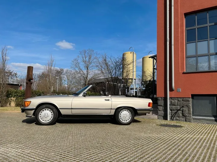 Mercedes-Benz 560