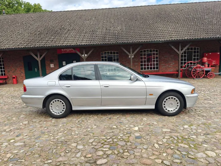 BMW 525