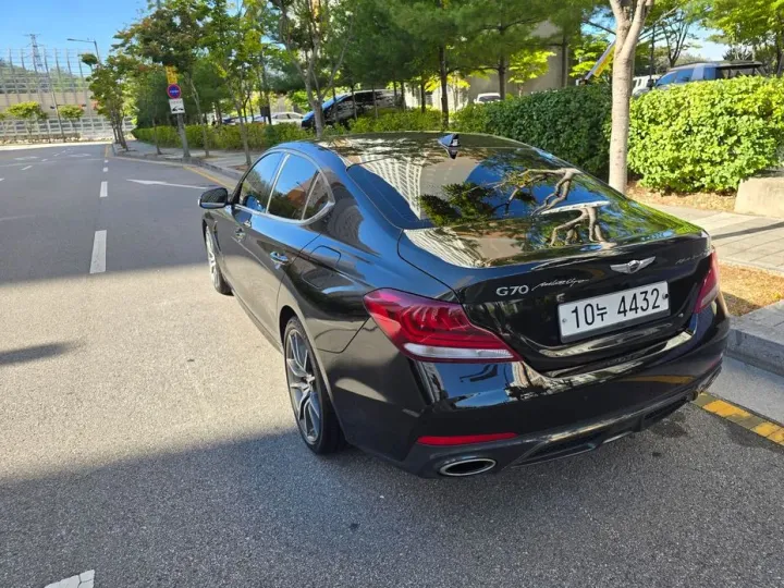 Genesis G70