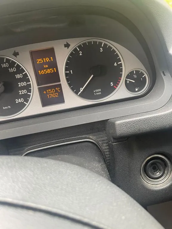 Mercedes-Benz B 180