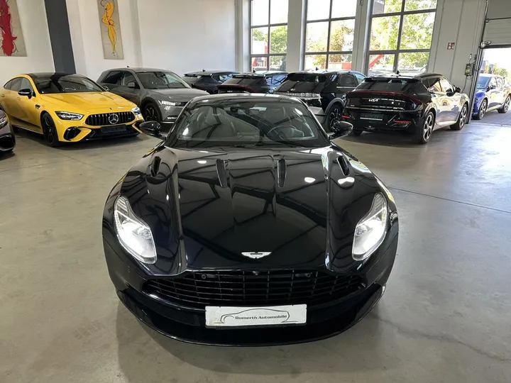 Aston Martin DB11