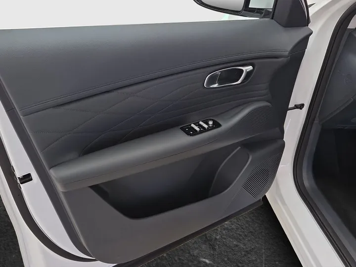 Geely Starray EM-i