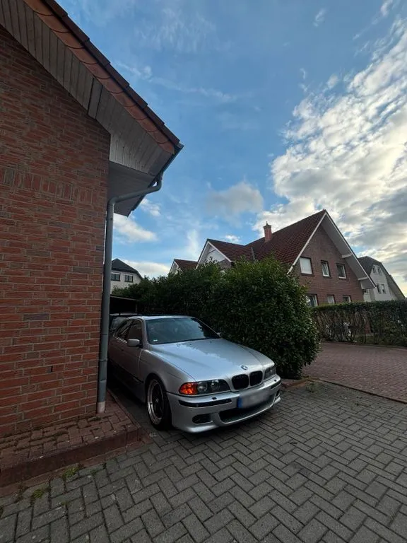 BMW 523