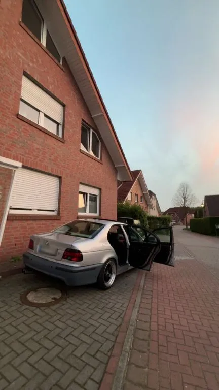 BMW 523