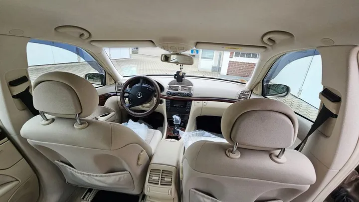 Mercedes-Benz E 240