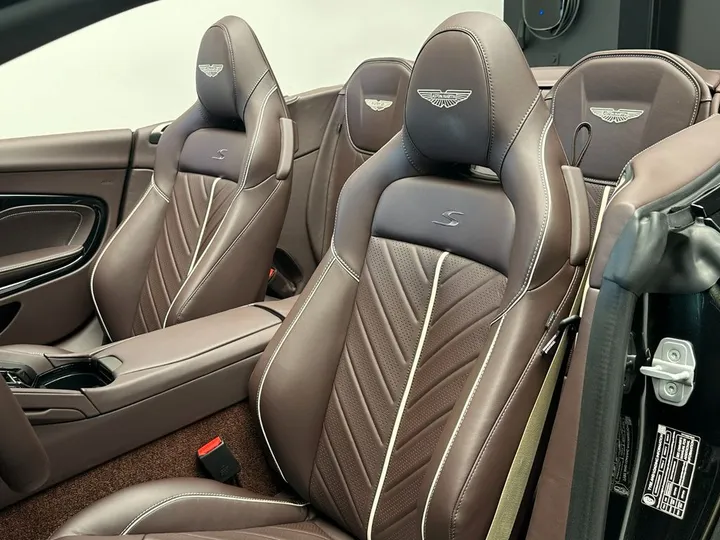 Aston Martin DB12
