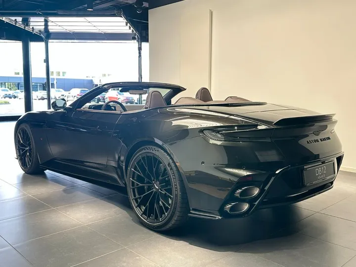 Aston Martin DB12