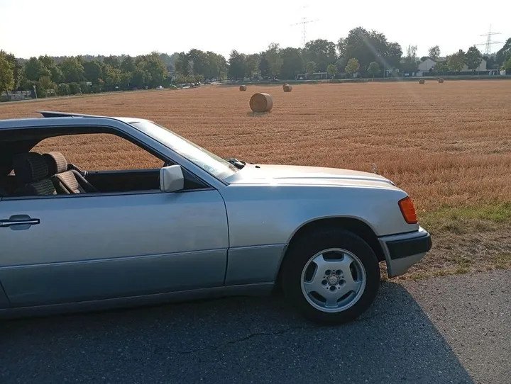 Mercedes-Benz E 230