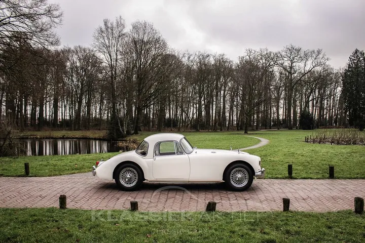 MG MGA