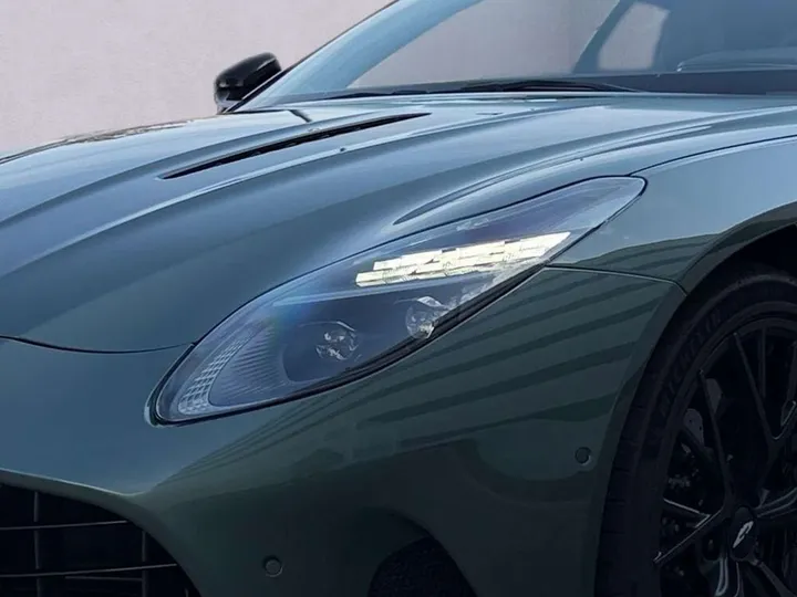 Aston Martin DB12