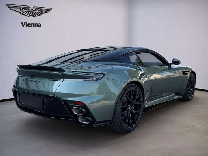 Aston Martin DB12